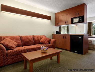 Microtel Inn & Suites By Wyndham Cherokee Habitación foto